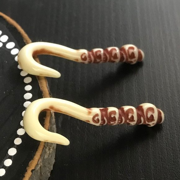 Other - Acrylic Skull Hangers Tapers 6g 4mm